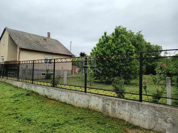 Eladó Hajmáskér Családi ház