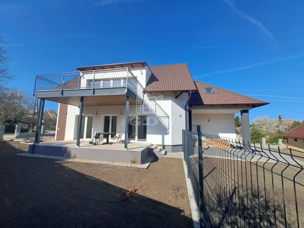 Eladó Balatonakarattya Lakás