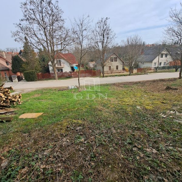 Eladó Balatonkenese Telek