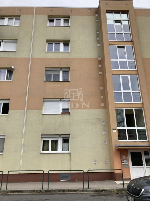 Verkauf Százhalombatta Wohnung (Ziegel)