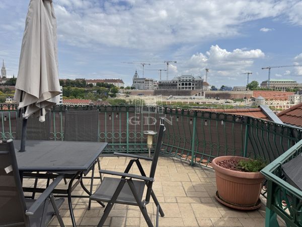 Eladó Budapest I. kerület Lakás (téglaépítésű)