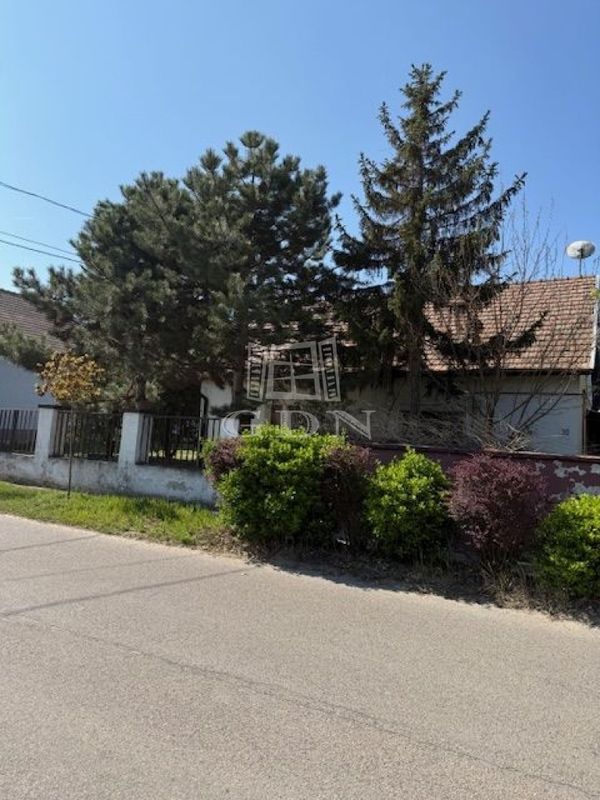 Eladó Fót Ikerház