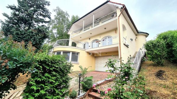 For sale Üröm Family House