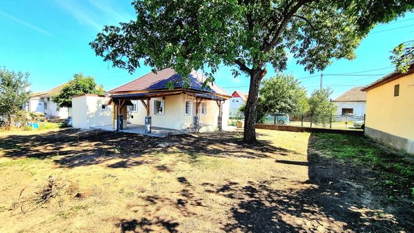 出卖 Bernecebaráti 家庭别墅