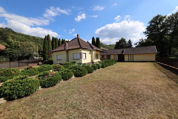 出卖 Kemence 家庭别墅