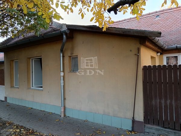 Eladó Törökbálint Családi ház