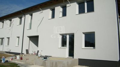 Herceghalom 联排别墅 - 117.000.000 HUF