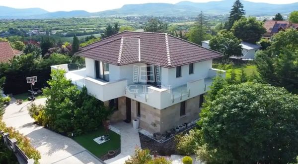 Eladó Szentendre Családi ház