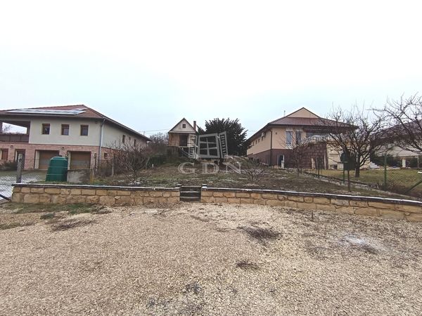 Eladó Sóskút Telek