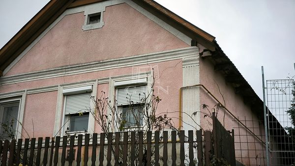 Verkauf Domony Einfamilienhaus