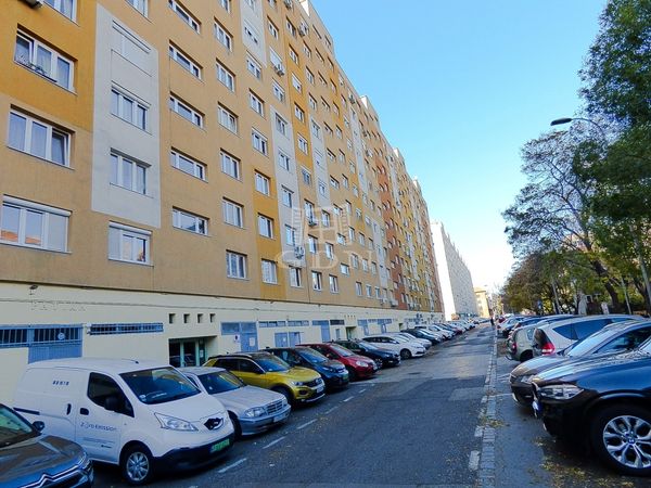 Eladó Budapest III. kerület Lakás (panel)