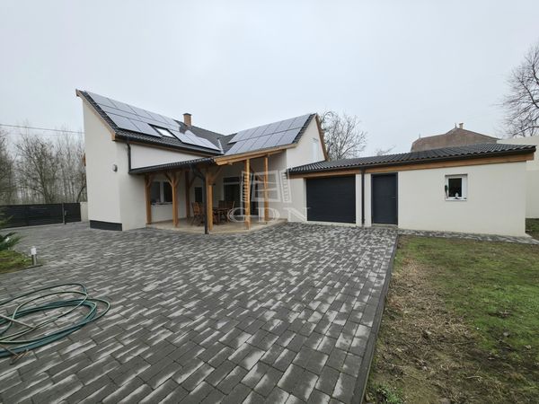 Eladó Hatvan Családi ház