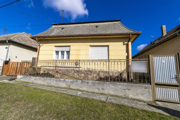 Eladó Vácszentlászló Családi ház