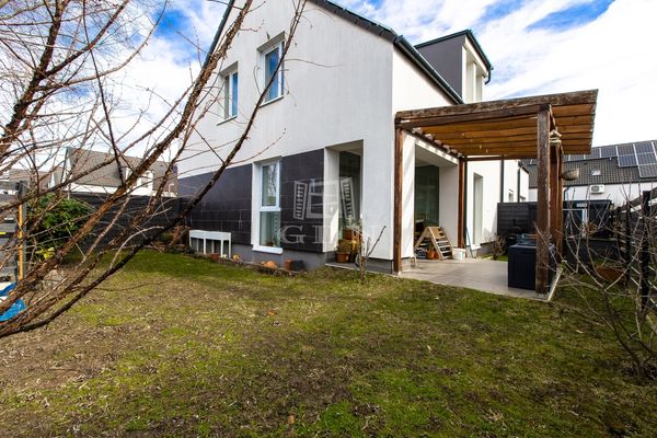 Eladó Üllő Ikerház