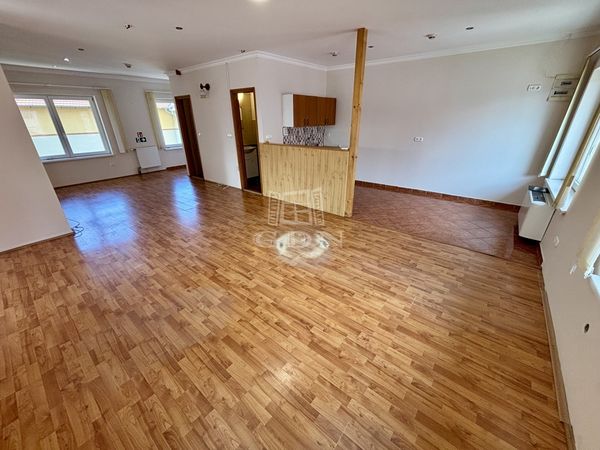 închiriere Maglód Sediu