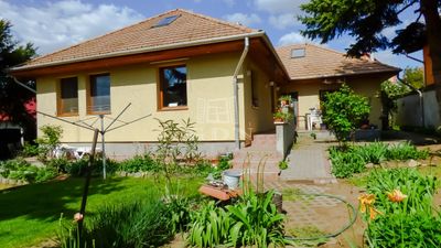 Fót Einfamilienhaus - 182.000.000 HUF