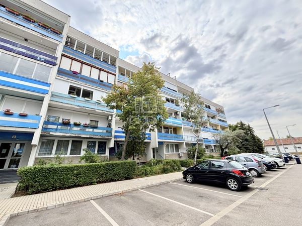 Eladó Budapest XVI. kerület Lakás (csúsztatott zsalu)