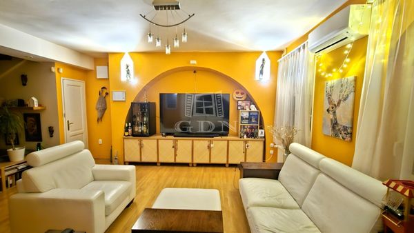 Eladó Budapest XVI. kerület Ikerház