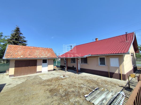 Eladó Jakabszállás Családi ház