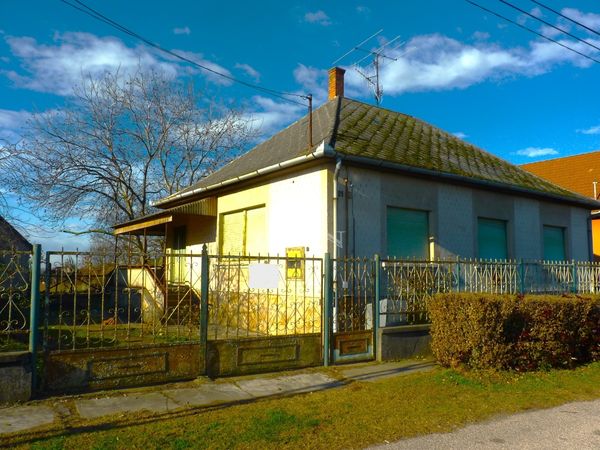 For sale Izsák Family House