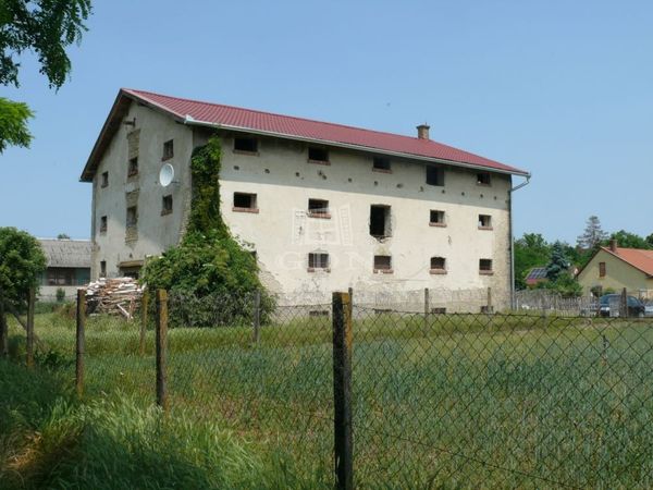 出卖 Kerekegyháza 库房