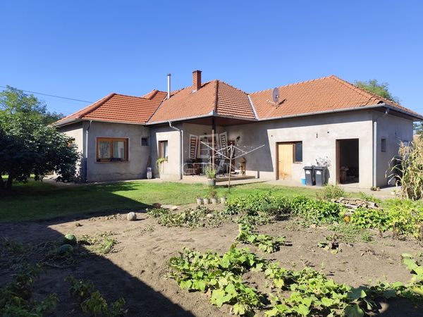 Eladó Lakitelek Családi ház