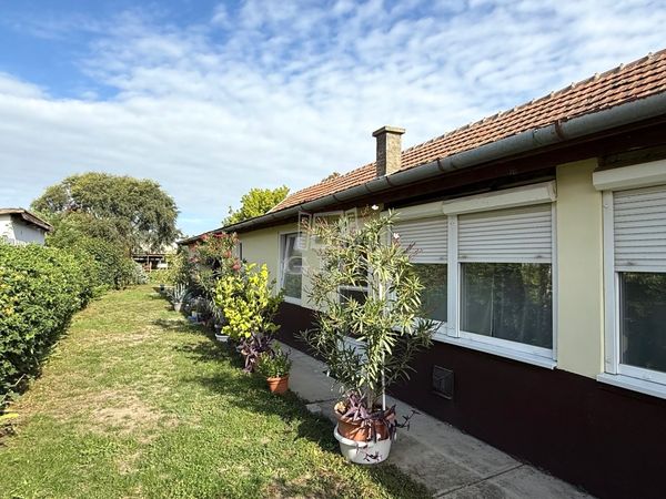 出卖 Izsák 家庭别墅