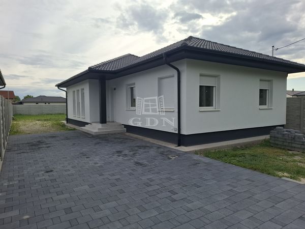 For sale Bugyi Family House