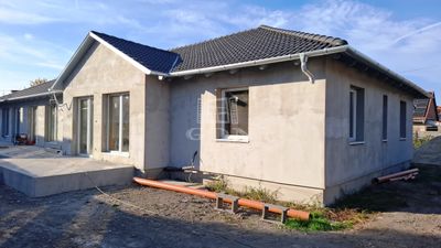 Kiskunlacháza Sorház - 67.500.000 Ft