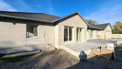 Kiskunlacháza Sorház - 65.600.000 Ft