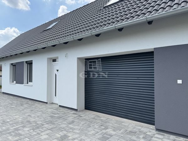 Продается Ráckeve Совмещенный дом