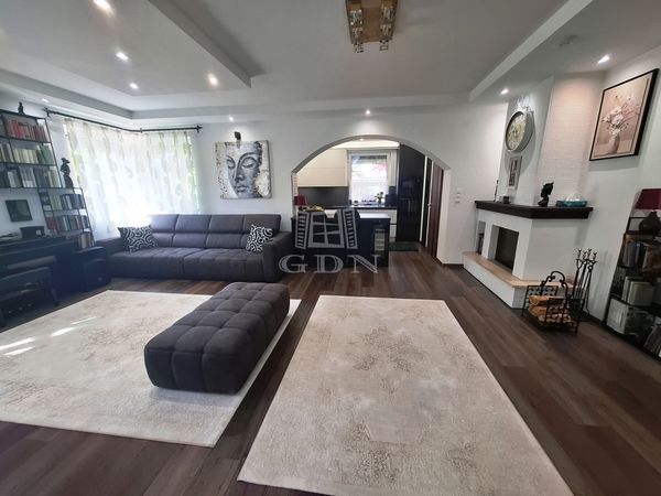 Eladó Tököl Családi ház