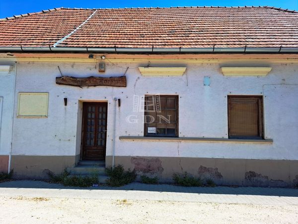 Eladó Tököl Sorház