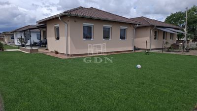 Kiskunlacháza Ikerház - 69.900.000 Ft