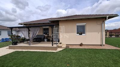 Kiskunlacháza Ikerház - 66.900.000 Ft