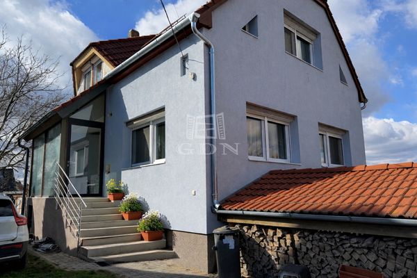 Eladó Tököl Családi ház