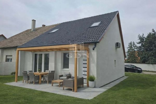 Eladó Tököl Ikerház