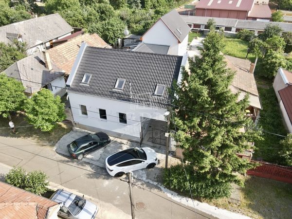 Eladó Gyöngyös Ikerház