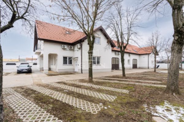 Kiadó Vecsés Raktár