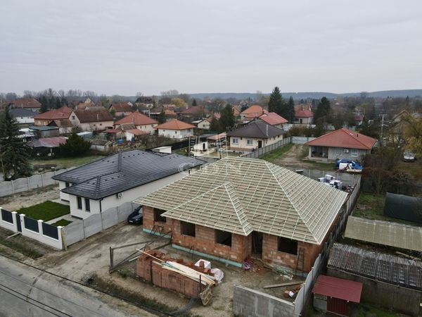 Verkauf Sülysáp Doppelhaus