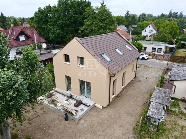 Eladó Veresegyház Családi ház