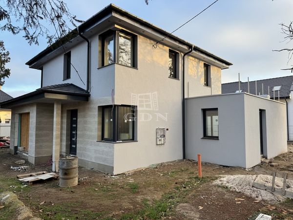 Eladó Budapest XVI. kerület Családi ház