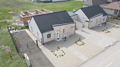 Jászberény Ikerház - 72.000.000 Ft