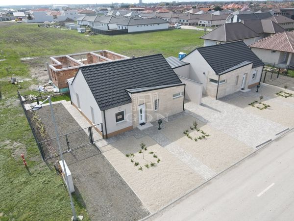 Eladó Jászberény Ikerház