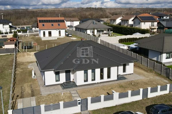 Eladó Nagytarcsa Ikerház