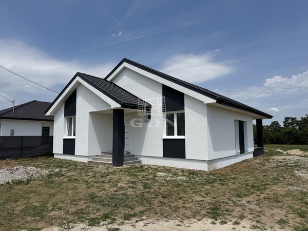 Eladó Atkár Családi ház