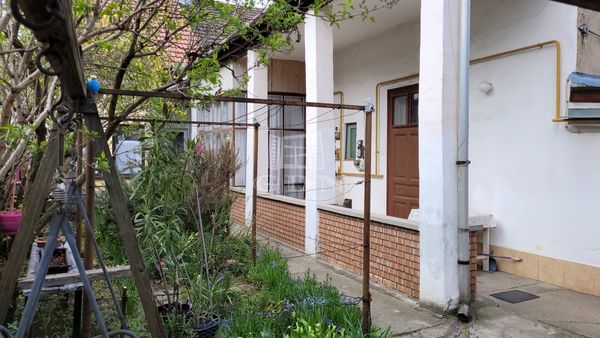 Eladó Budapest XV. kerület Házrész