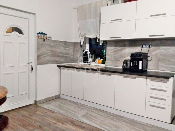 Eladó Budapest XV. kerület Házrész