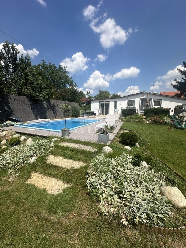 Eladó Törökbálint Családi ház