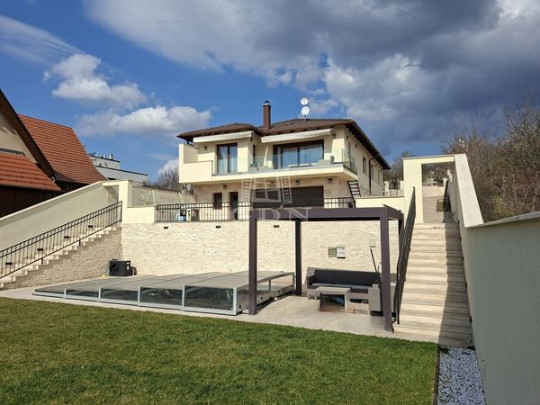 Eladó Vác Családi ház